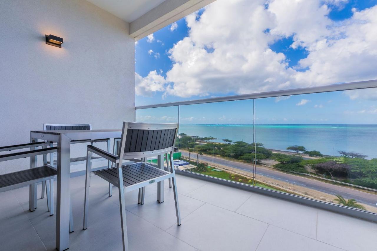 Azure Beach Residences Палм Бийч Екстериор снимка