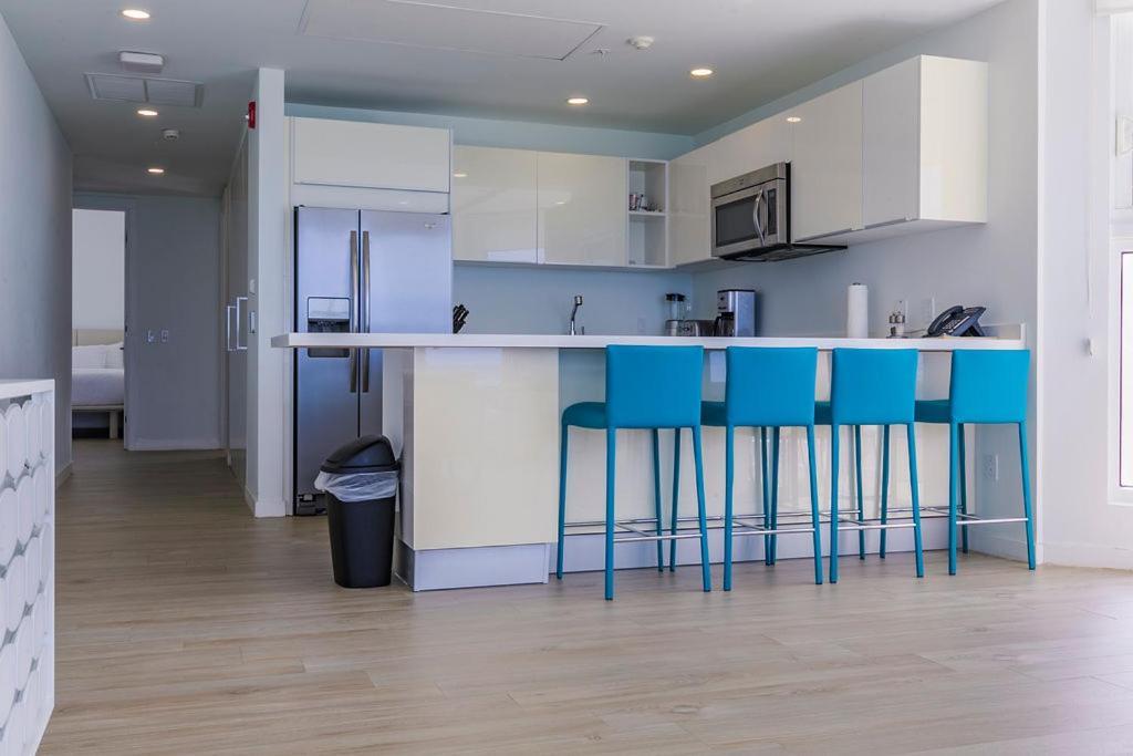 Azure Beach Residences Палм Бийч Екстериор снимка