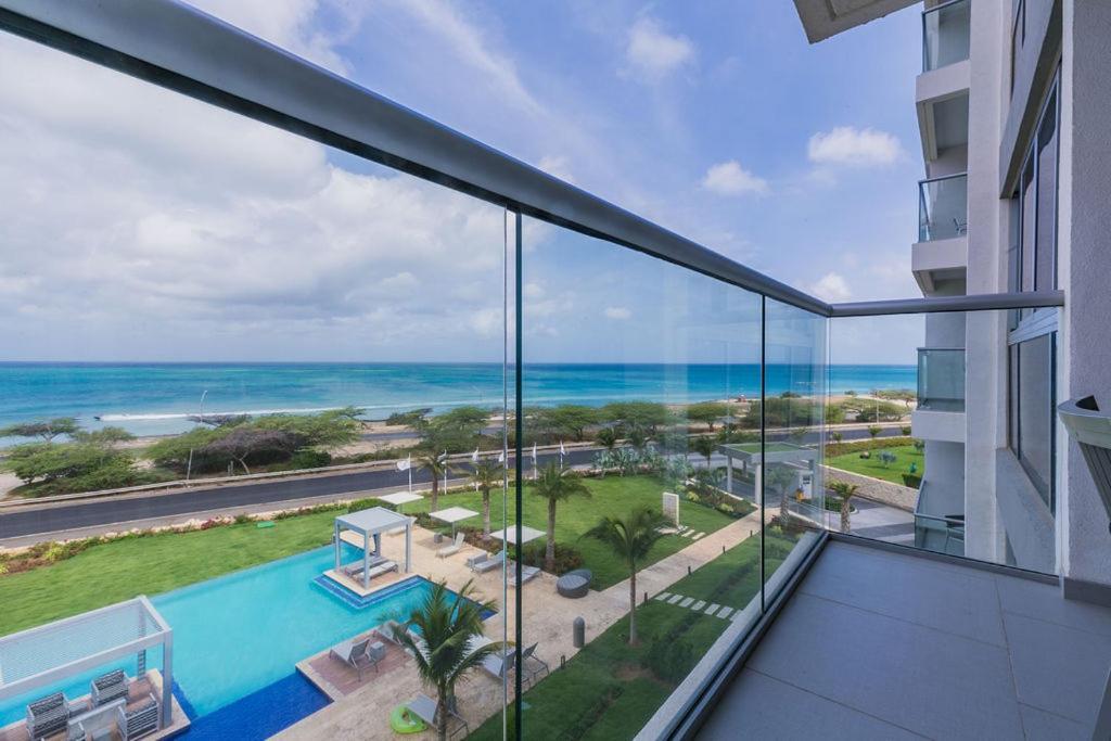 Azure Beach Residences Палм Бийч Екстериор снимка